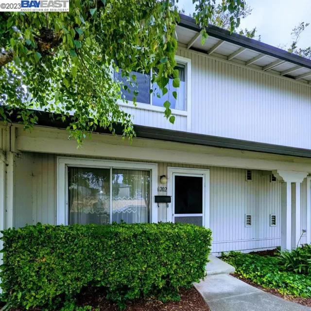 MLS: 41031433 Condo For Sale