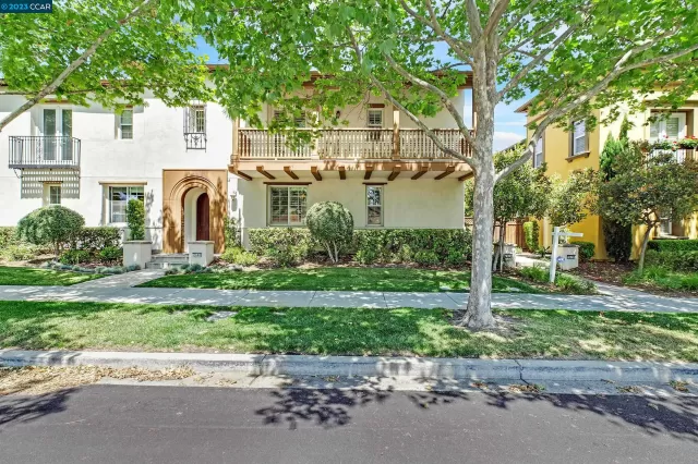 MLS: 41031567 Condo For Sale