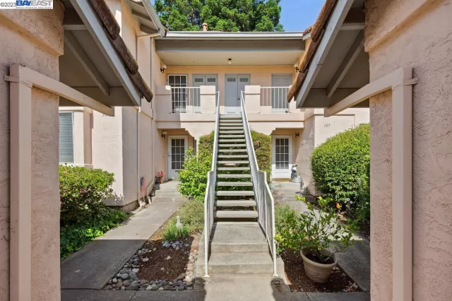 MLS: 41031583 Condo For Sale