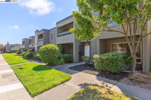 MLS: 41031766 Condo For Sale