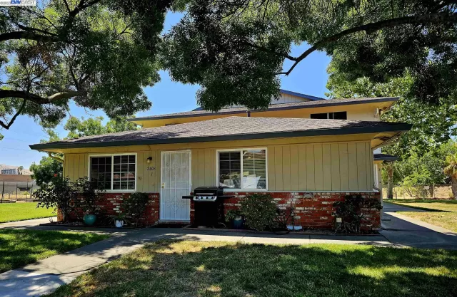 MLS: 41031771 Condo For Sale