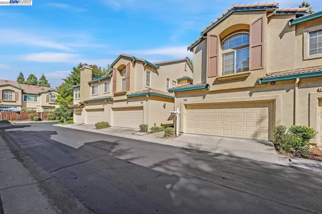 MLS: 41031872 Condo For Sale