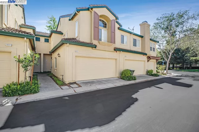 MLS: 41031976 Condo For Sale