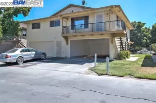 Photo #1: 41032012 Listing