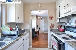 Photo #4: 41032012 Listing