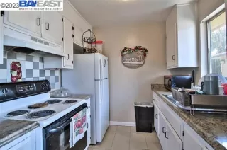 Photo #5: 41032012 Listing