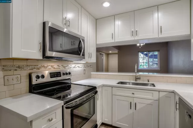 MLS: 41032134 Condo For Sale