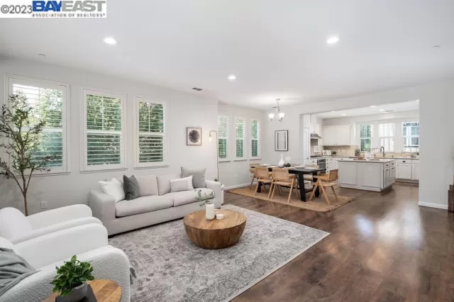 MLS: 41032143 Condo For Sale