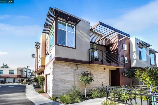 MLS: 41032176 Condo For Sale