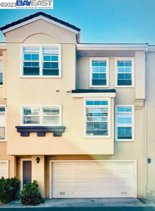 MLS: 41032187 Condo For Sale