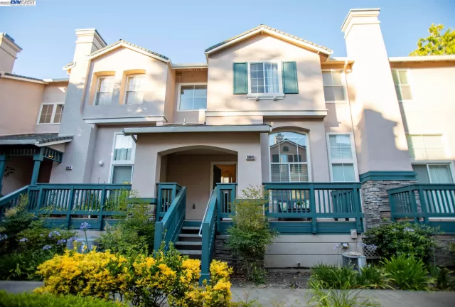 MLS: 41032193 Condo For Sale