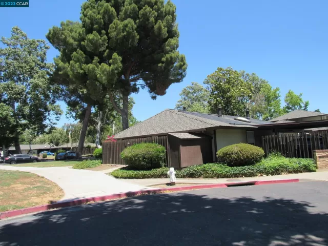 MLS: 41032246 Condo For Sale