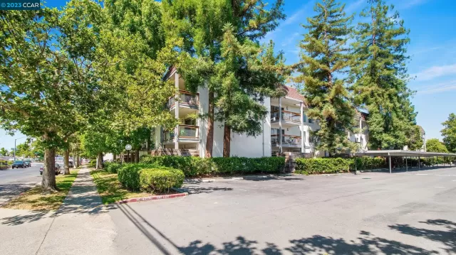 MLS: 41032255 Condo For Sale