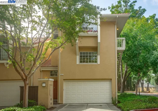 MLS: 41032271 Condo For Sale