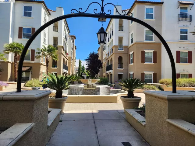 MLS: 41032349 Condo For Sale