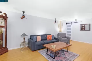 Photo #6: 41032437 Listing