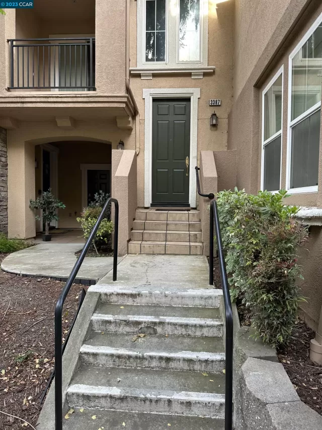 MLS: 41032444 Condo For Sale