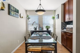 Photo #6: 41032603 Listing