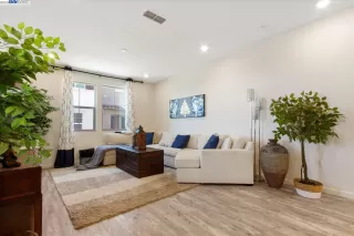 Photo #6: 41032738 Listing