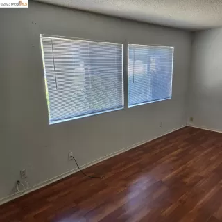 Photo #2: 41032759 Listing