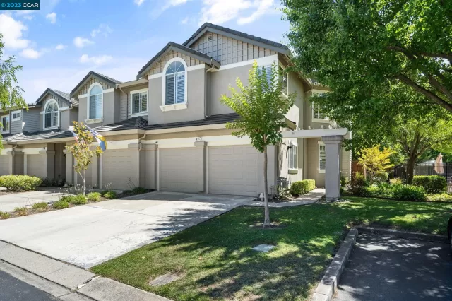 MLS: 41032772 Condo For Sale