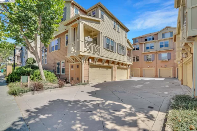 MLS: 41033028 Condo For Sale