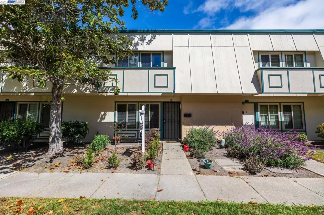 MLS: 41033119 Condo For Sale