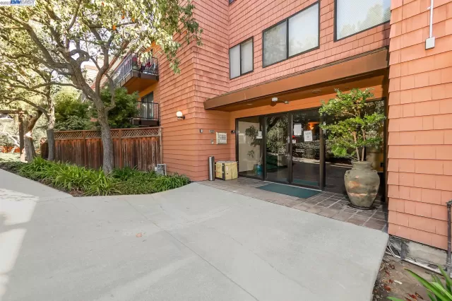 MLS: 41033132 Condo For Sale