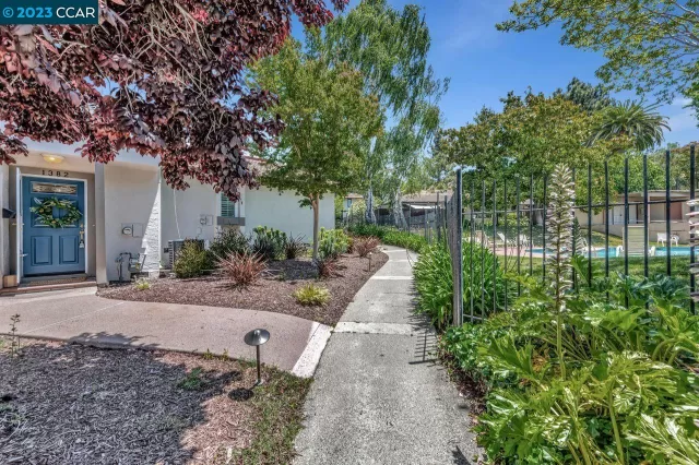 MLS: 41033160 Condo For Sale