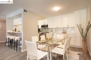 Photo #5: 41033183 Listing 