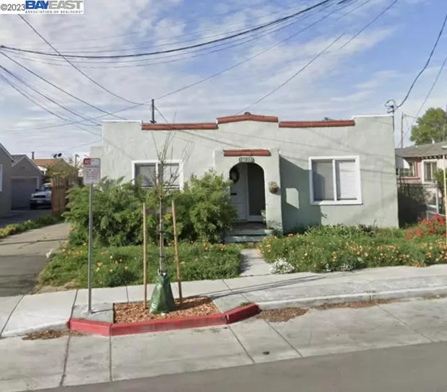 MLS: 41033316 Condo For Sale