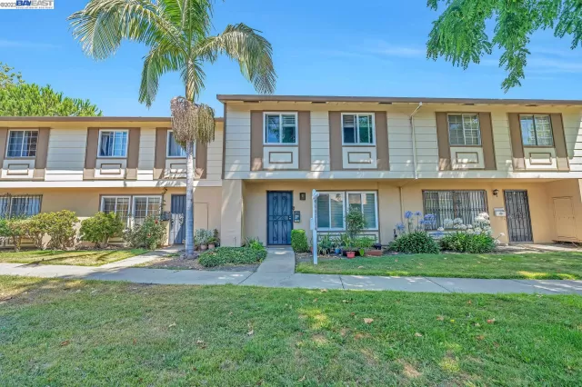 MLS: 41033387 Condo For Sale