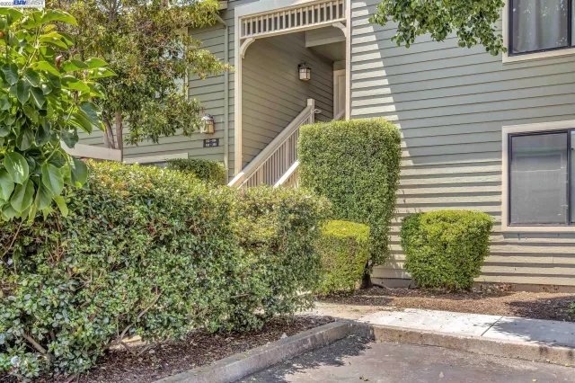 MLS: 41033401 Condo For Sale