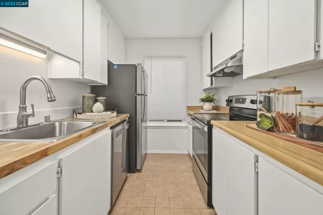 MLS: 41033429 Condo For Sale