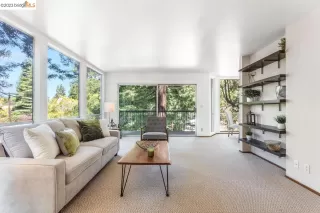 More Details about MLS # 41033452 : 2700 LE CONTE AVE # 302