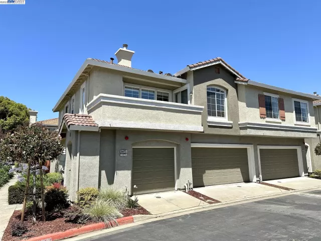 MLS: 41033523 Condo For Sale