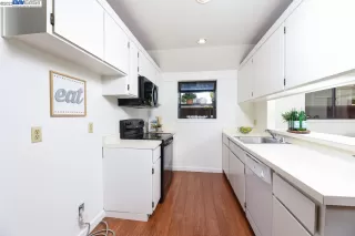 Photo #5: 41033548 Listing