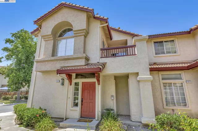 MLS: 41033659 Condo For Sale