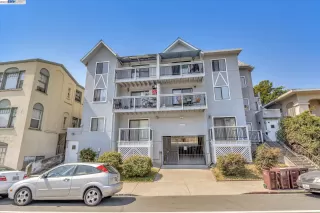 More Details about MLS # 41033672 : 2401 PARK BLVD # 4