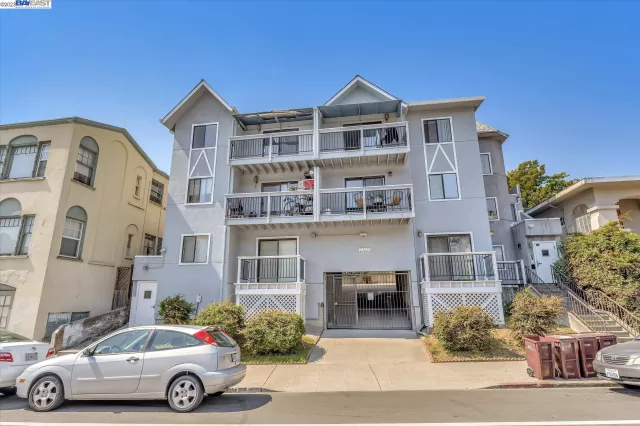 MLS: 41033672 Condo For Sale