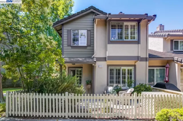 MLS: 41033687 Condo For Sale