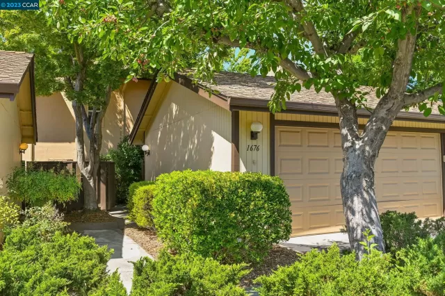 MLS: 41033764 Condo For Sale