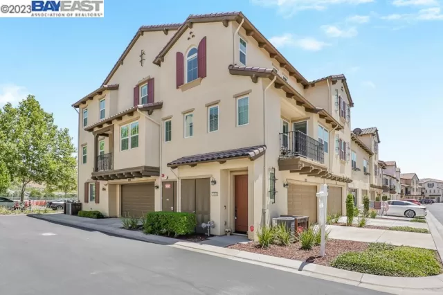 MLS: 41033779 Condo For Sale