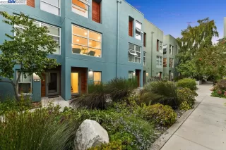 More Details about MLS # 41033845 : 44 GLASHAUS LOOP