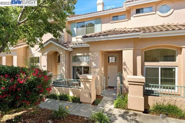 MLS: 41034024 Condo For Sale