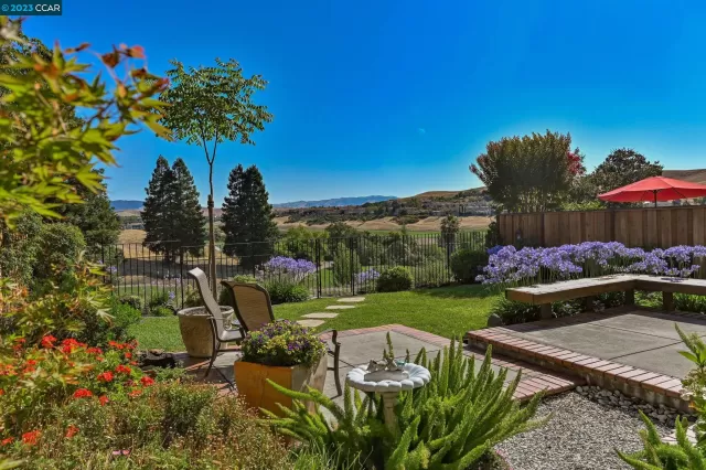 MLS: 41034043 Condo For Sale