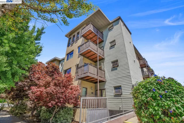 MLS: 41034060 Condo For Sale