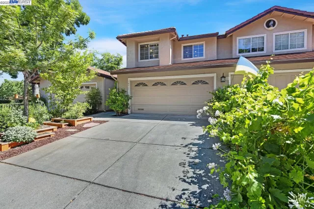 MLS: 41034086 Condo For Sale