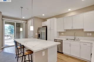 Photo #4: 41034100 Listing