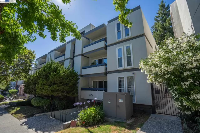 MLS: 41034179 Condo For Sale